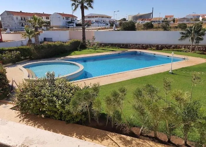 Luxury With Pool In Historical Town And Great Surfing Beaches